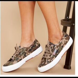 NWT Camo Studded Lace Up Sneakers